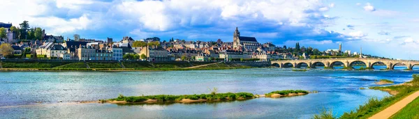 ランドマークとフランスでの旅行 有名なロワール渓谷 中世の町ブロワと王宮の景色 — ストック写真