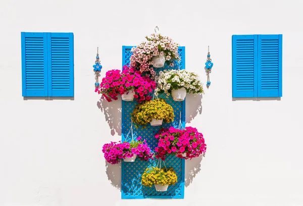 民族風の壁の花の装飾 ガーデンデザインのアイデア — ストック写真