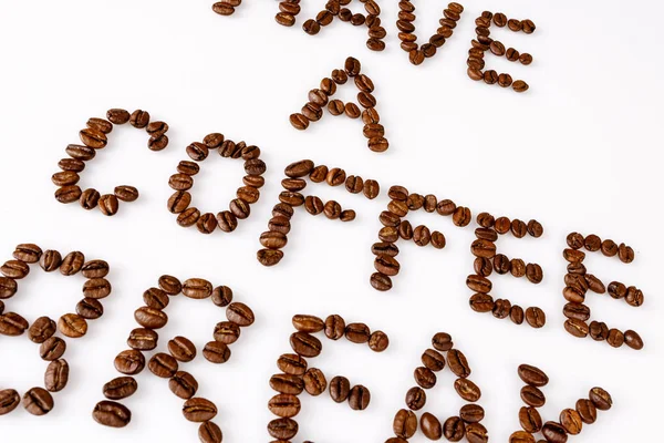 Abbia una pausa di caffè da fagioli su bianco — Foto Stock