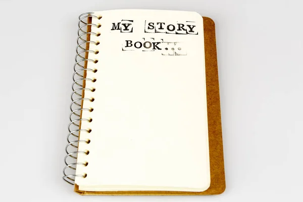 Moja historia książki na białym — Zdjęcie stockowe