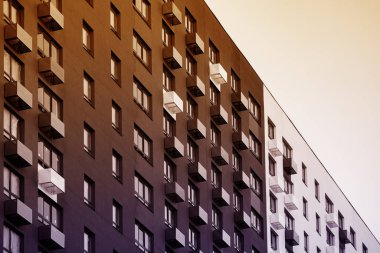 Çok katlı beton apartman