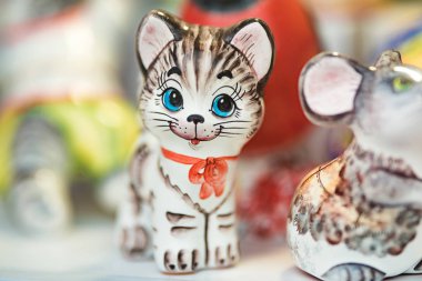 Oyuncaklar porselenden yapılmış.