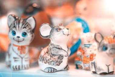 Oyuncaklar porselenden yapılmış.