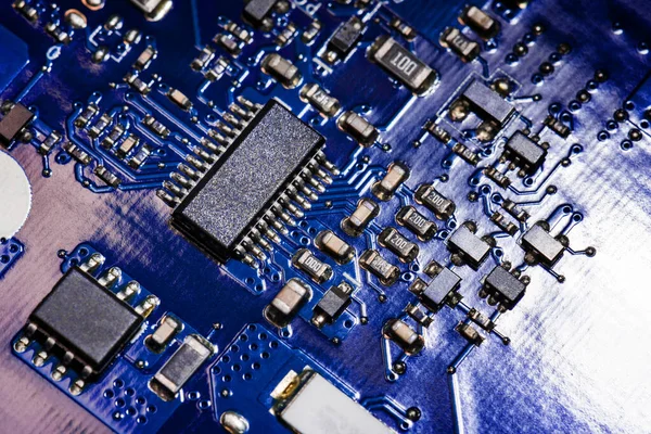 Un microchip close-up — Foto Stock