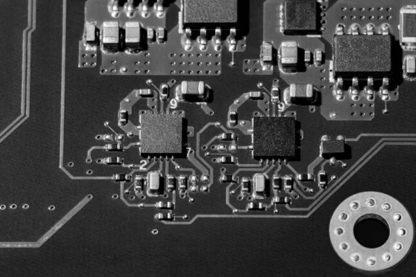 Elektronische printplaat met processor, close up — Stockfoto