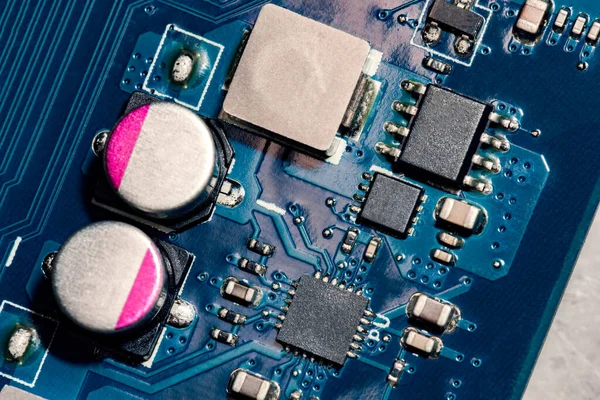 Elektronische printplaat met processor, close up — Stockfoto