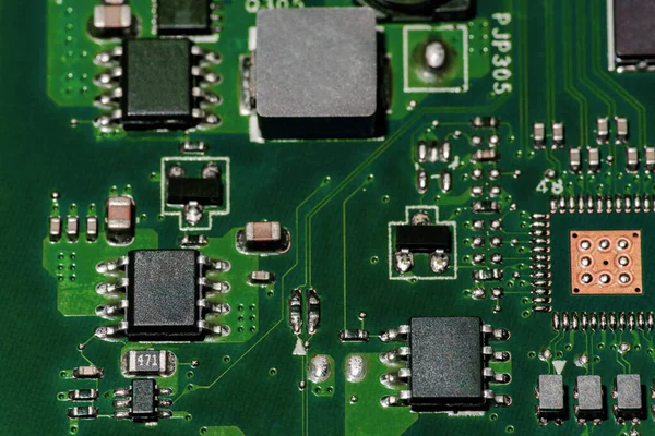 Placa de circuito electrónico con procesador, primer plano —  Fotos de Stock