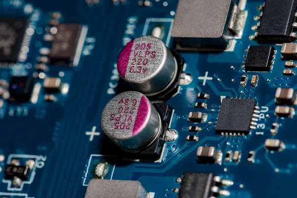 Placa de circuito eletrônico com processador, de perto — Fotografia de Stock