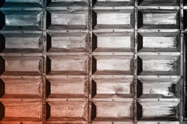 Dörtgenlerden yapılmış metal duvar