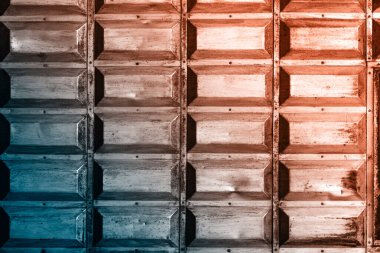 Dörtgenlerden yapılmış metal duvar