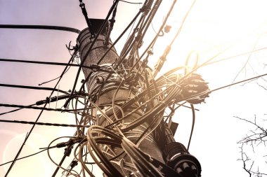 Somut elektrik direği