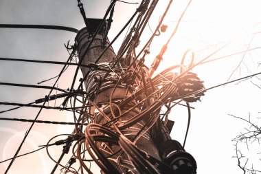 Somut elektrik direği