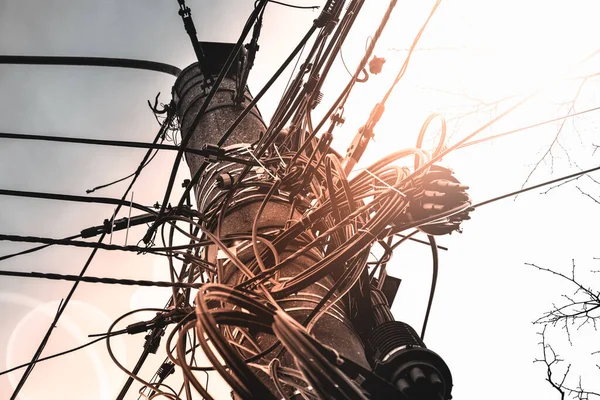 Somut elektrik direği