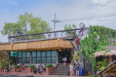 KANCHANABURI THAILAND - 21 EYLÜL: Meena Cafe 'de düğün öncesi çekilen düğün fotoğrafları, 21 Eylül 2019, Kanchanaburi, Tayland