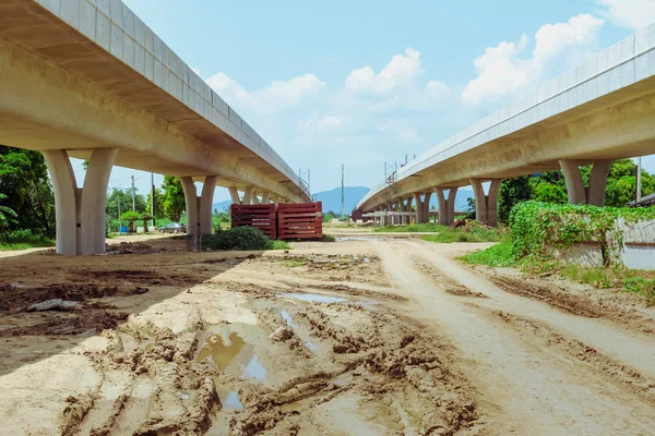 Unfinished of construction of the large concrete bridge of the motorway elevation for the development of travel from Thailand to Dawei in Myanmar. — Stock Photo, Image