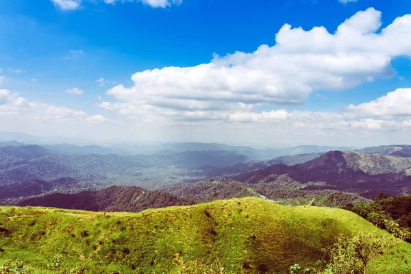 Beau point de vue de Elephant Hills View Point ou "Nern Chang Suek", Pilok, sur la montagne à l'ouest de Thaïlande, frontière Thaïlande-Myanmar à Thongphaphum Kanchanaburi, Thaïlande — Photo