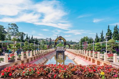 DALAT-VIETNAM-APRIL 27, 2019: 27 Nisan 2019 DALAT, Vietnam 'da ünlü çiçek parkının güzel manzarası.