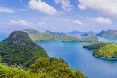 Tayland, Surat Thani Eyaleti, Tayland 'da Koh Samui yakınlarındaki Ang Tanga Ulusal Deniz Parkı manzarası.