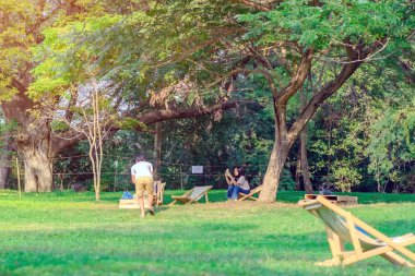 KANCHANABURI THAILAND - 11 Ocak: Kimliği belirlenemeyen insanlar 11 Ocak 2020 'de Kanchanaburi, Tayland' daki Mulberry Mellow 'da fotoğraf çekmek ve rahatlamak için geliyorlar.
