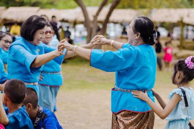 Kanchanaburi, Tayland - 12 Ağustos: Tayland kültürleri 