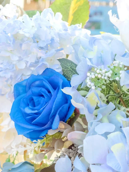 Artificial blue and white flowers decorate the arch as the backdrop in the wedding ceremony. Flowers background. Selective focus. — Stock Photo, Image