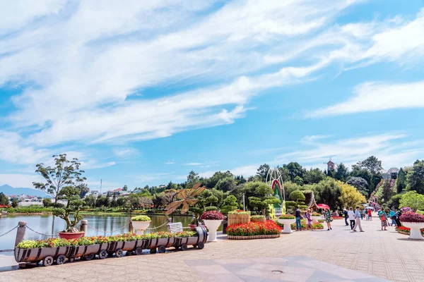 DALAT-VIETNAM-ÁPRILIS 27, 2019: Gyönyörű táj híres virág park április 27, 2019 DALAT, Vietnam. — Stock Fotó