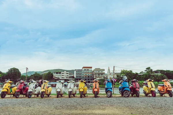 Kanchanaburi Tailandia Agosto 2019 Vespa Gang Aparcaba Línea Para Reunirse — Foto de Stock