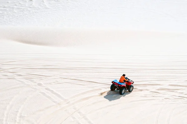 Turista Disfrutar Montar Bici Quad Gran Alcance Rápido Todoterreno Tracción — Foto de Stock