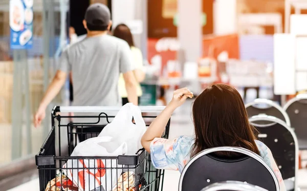 Back View People Order Food Wait Take Home Department Store — Stock Photo, Image