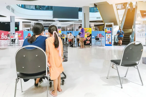 Kanchanaburi Tailandia Abril 2020 Personas Identificadas Piden Comida Para Llevar — Foto de Stock
