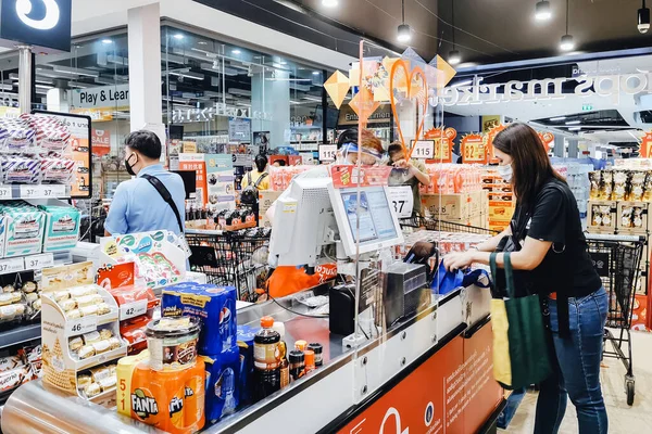Канчанабури Тайланд Апреля 2020 Года Неопознанный Персонал Кассира Супермаркета Клиенты — стоковое фото