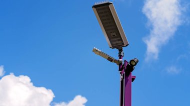 Güneş Işıkları ve Kamera Bir Direkte İzleme