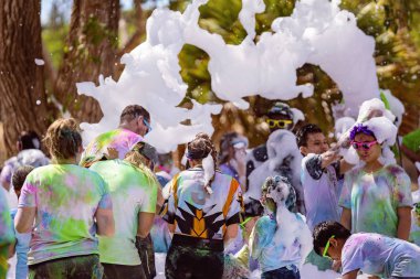 Açık Hava Yardım Rengi Koşuya Katılımcı