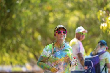 Açık Hava Yardım Rengi Koşuya Katılımcı