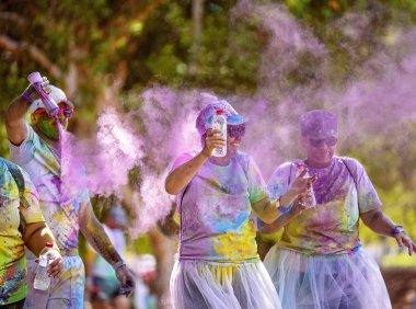 Açık Hava Yardım Rengi Koşuya Katılımcı