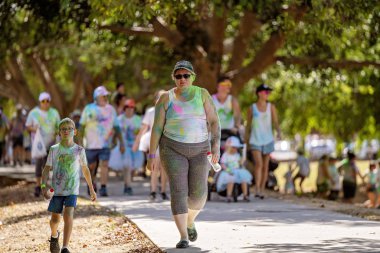 Açık Hava Yardım Rengi Koşuya Katılımcı