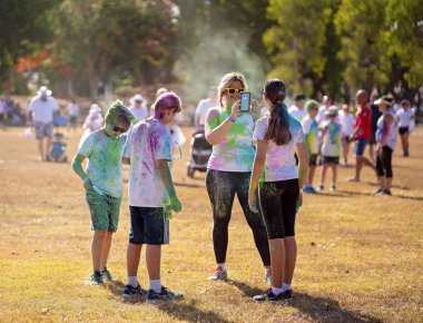 Açık Hava Yardım Rengi Koşuya Katılımcı