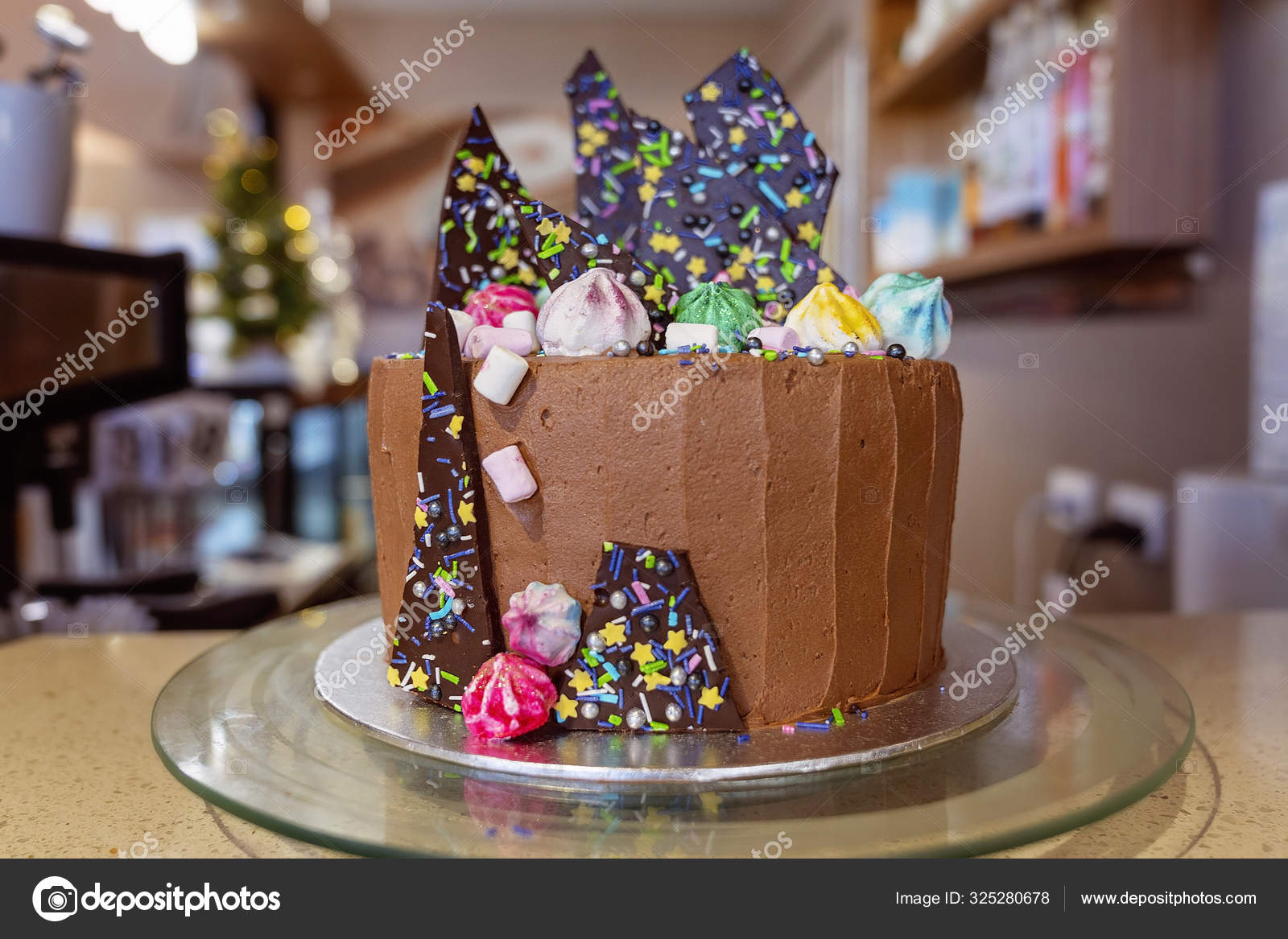 Gateau D Anniversaire Au Chocolat Fait Maison Photographie Jacksonstockphotography C Gateau D Anniversaire Au Chocolat Fait Maison Photographie Jacksonstockphotography C