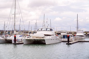 Marina'da Demirli Eğlence Tekneleri