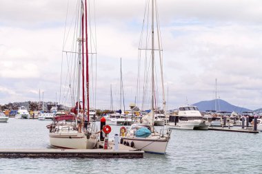 Marina'da Demirli Eğlence Tekneleri