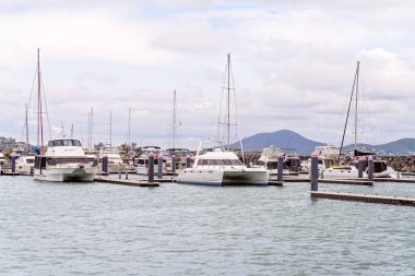 Marina'da Demirli Eğlence Tekneleri