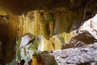 Oğlak, Avustralya 'yı Çok Düşük Işık Altında Mağara Ediyor