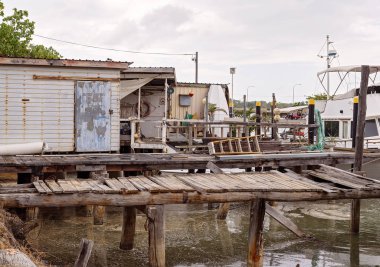 Yaşlı harap olmuş kereste Jetty