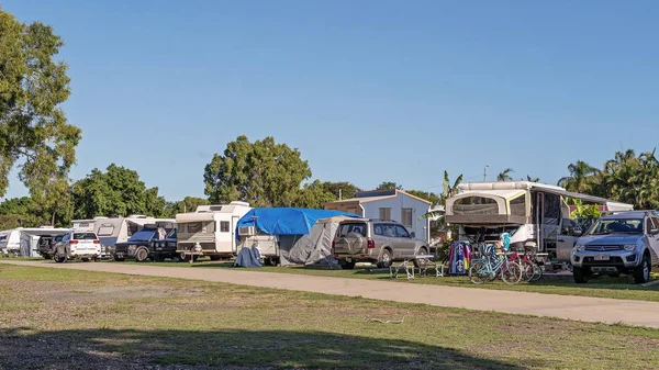 Tatil kervanları Tatil Köyü 'ne park edildi.