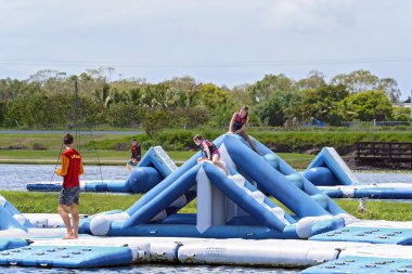 Çocuklar bir waterpark oyun