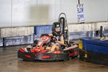 Go-Kart Devresi Sürücüsü Kız