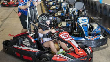 Go-Kart Devresi Sürücüsü Kız
