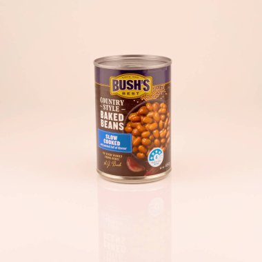 Mackay, Queensland, Avustralya - Şubat 2020: Beyaz arkaplanda izole edilmiş bir teneke fasulye, ürün fotoğrafçılığı