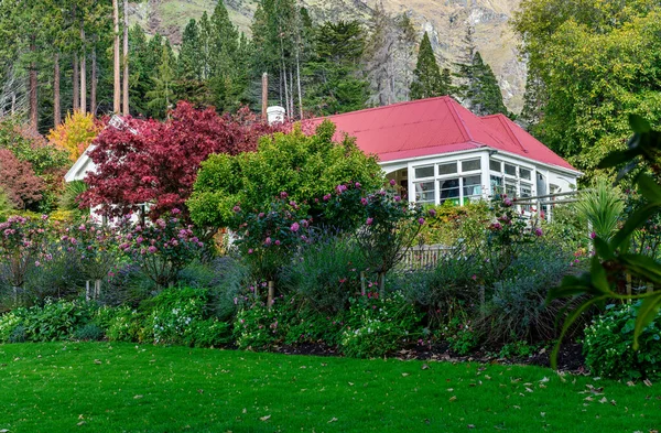 Lush Autumn Garden Colourful Foliage Front Red Roofed Cottage — Stock Photo, Image