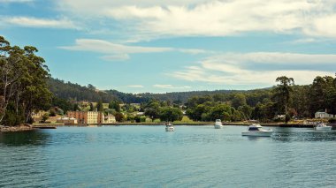 Tasman Yarımadası 'ndaki Port Arthur' un eski ceza kolonisi. Mahkûmların nakledilip Avustralya 'ya yerleştirildiği yer. Sinematik renk tonu.